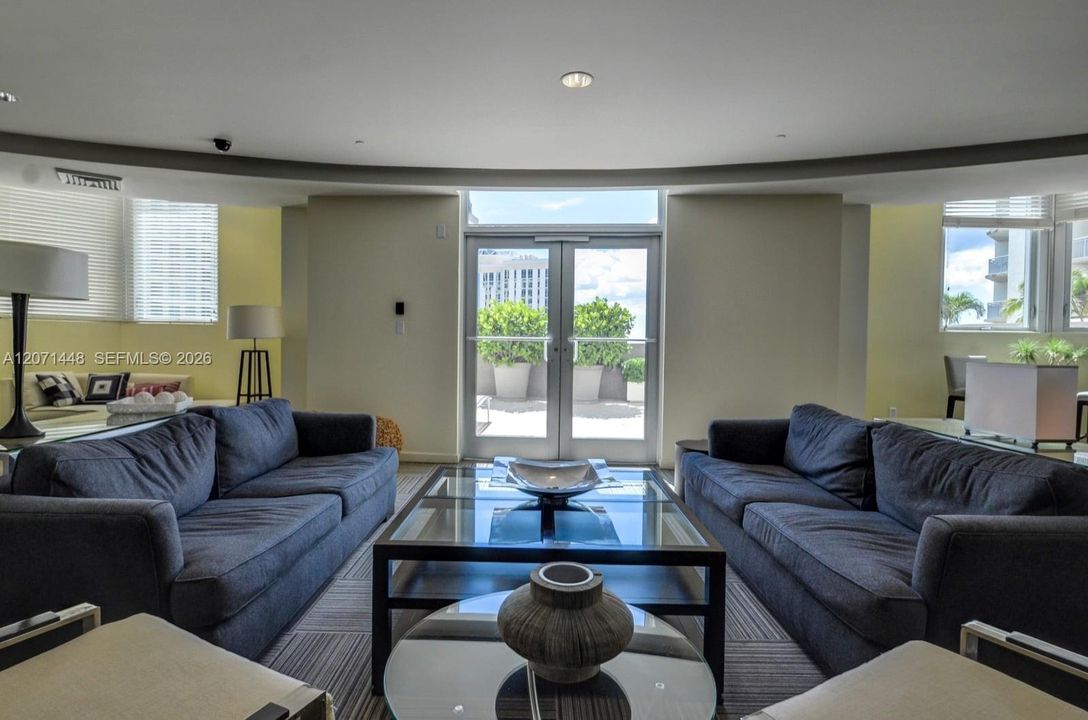 For Sale: $549,900 (2 beds, 2 baths, 1467 Square Feet)