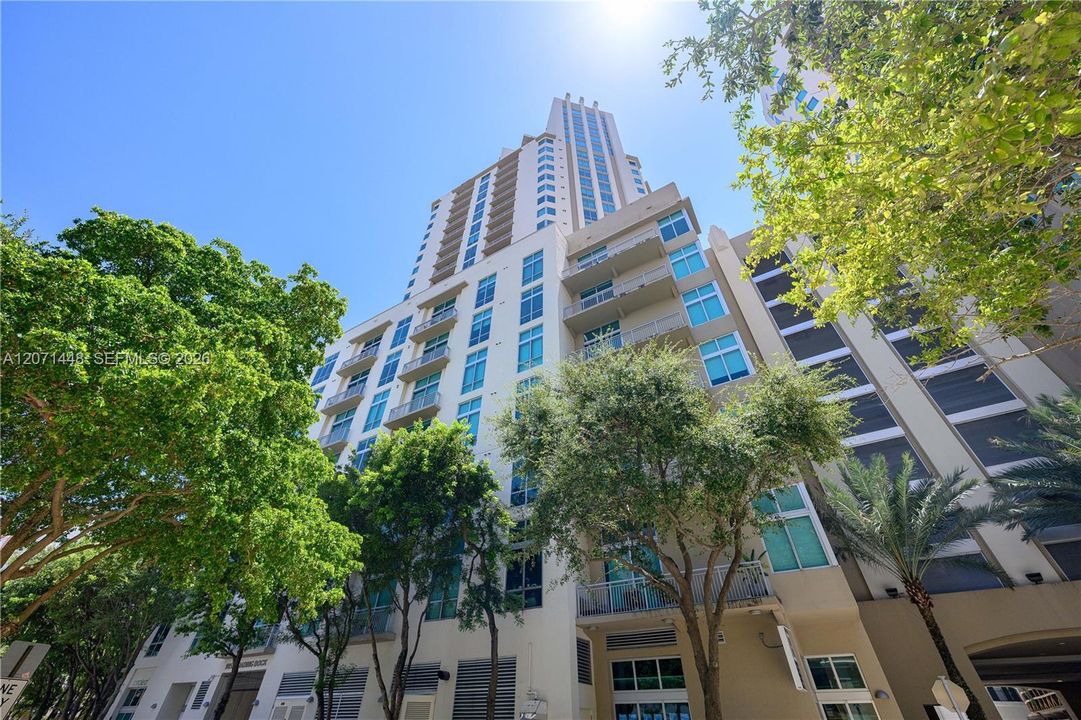 For Sale: $549,900 (2 beds, 2 baths, 1467 Square Feet)