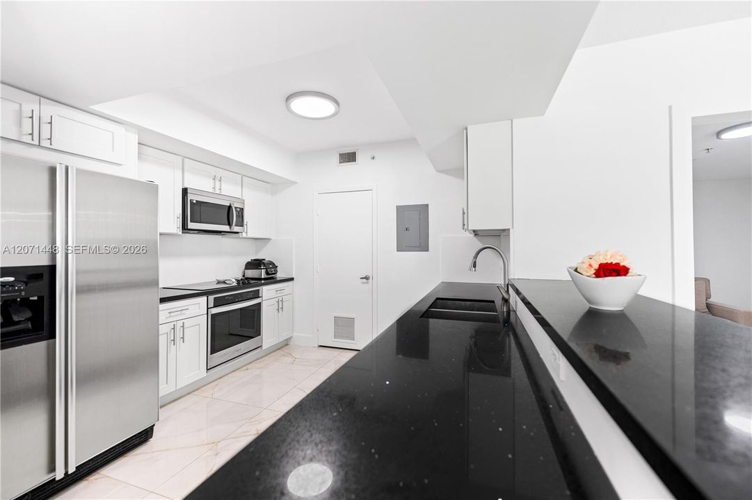 For Sale: $549,900 (2 beds, 2 baths, 1467 Square Feet)