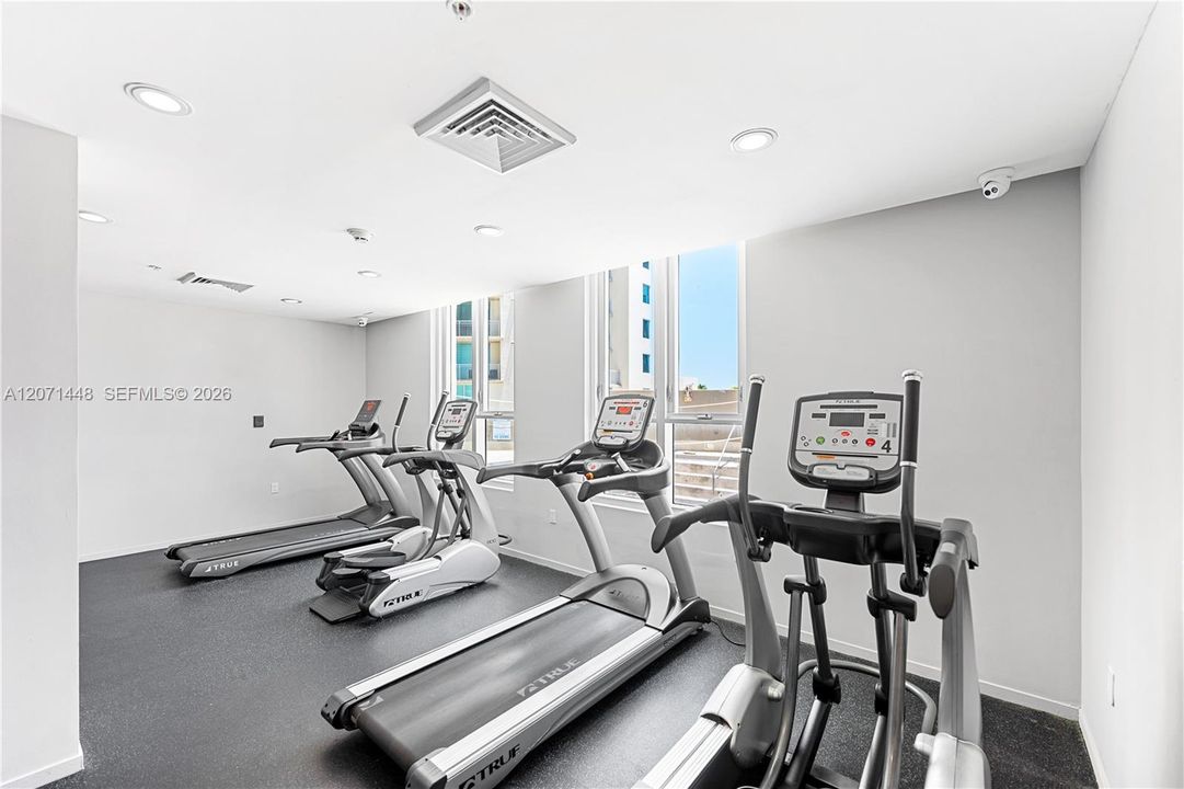 For Sale: $549,900 (2 beds, 2 baths, 1467 Square Feet)