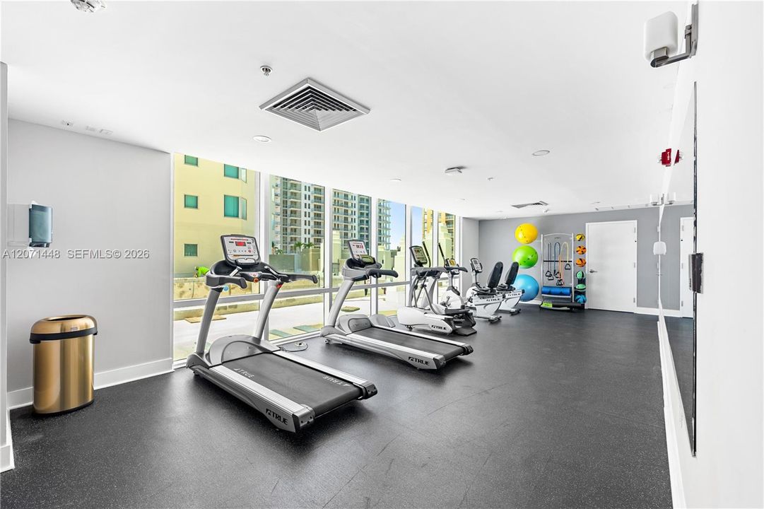 For Sale: $549,900 (2 beds, 2 baths, 1467 Square Feet)