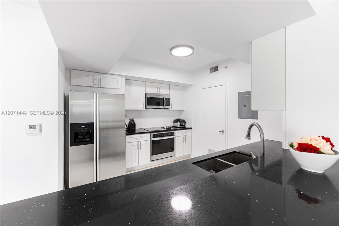 For Sale: $549,900 (2 beds, 2 baths, 1467 Square Feet)