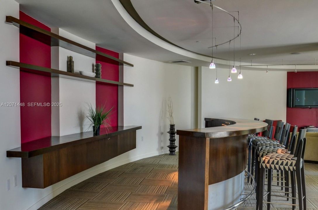 For Sale: $549,900 (2 beds, 2 baths, 1467 Square Feet)