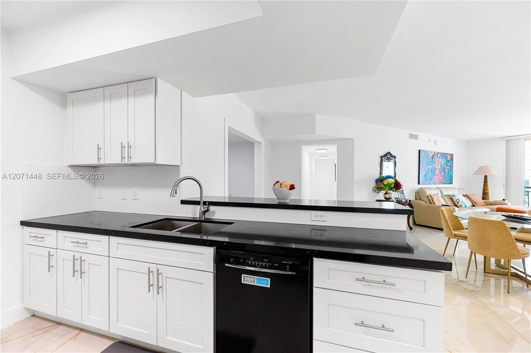 For Sale: $549,900 (2 beds, 2 baths, 1467 Square Feet)