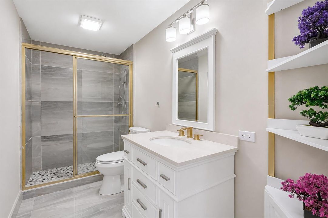2nd En-Suite Bathroom