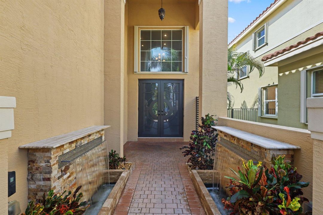 8160 Cantabria Falls Dr - 6.jpg-SMALL
