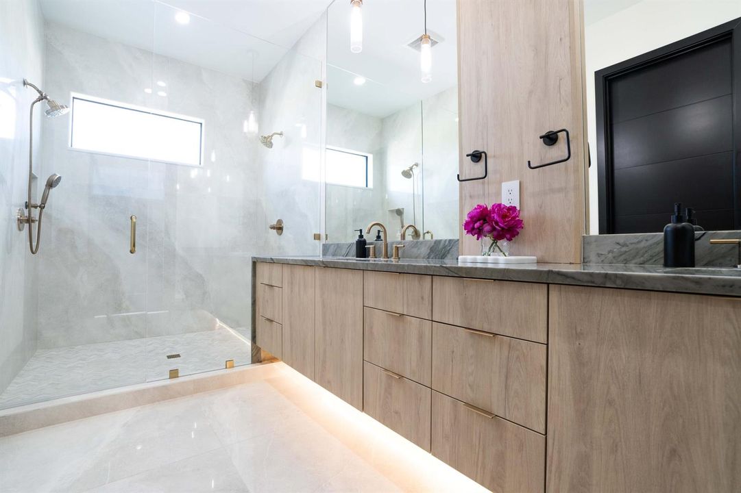 Masterupbath