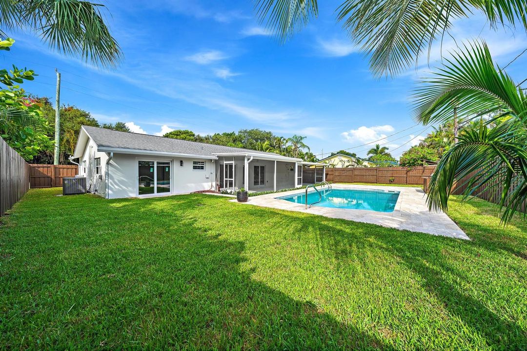 109 E Riverside Dr-19