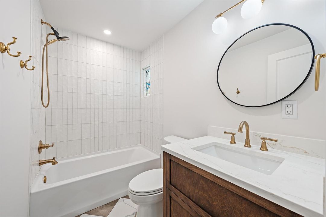 109 E Riverside Dr-9