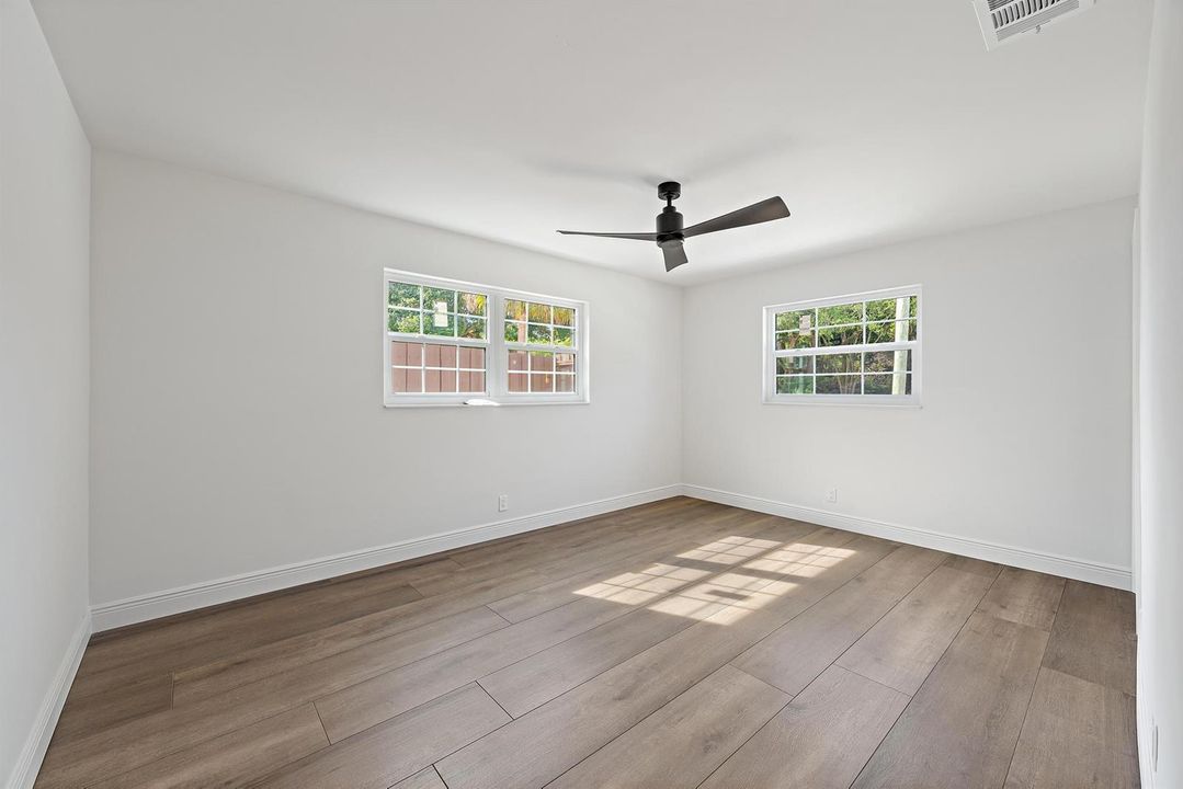 109 E Riverside Dr-8