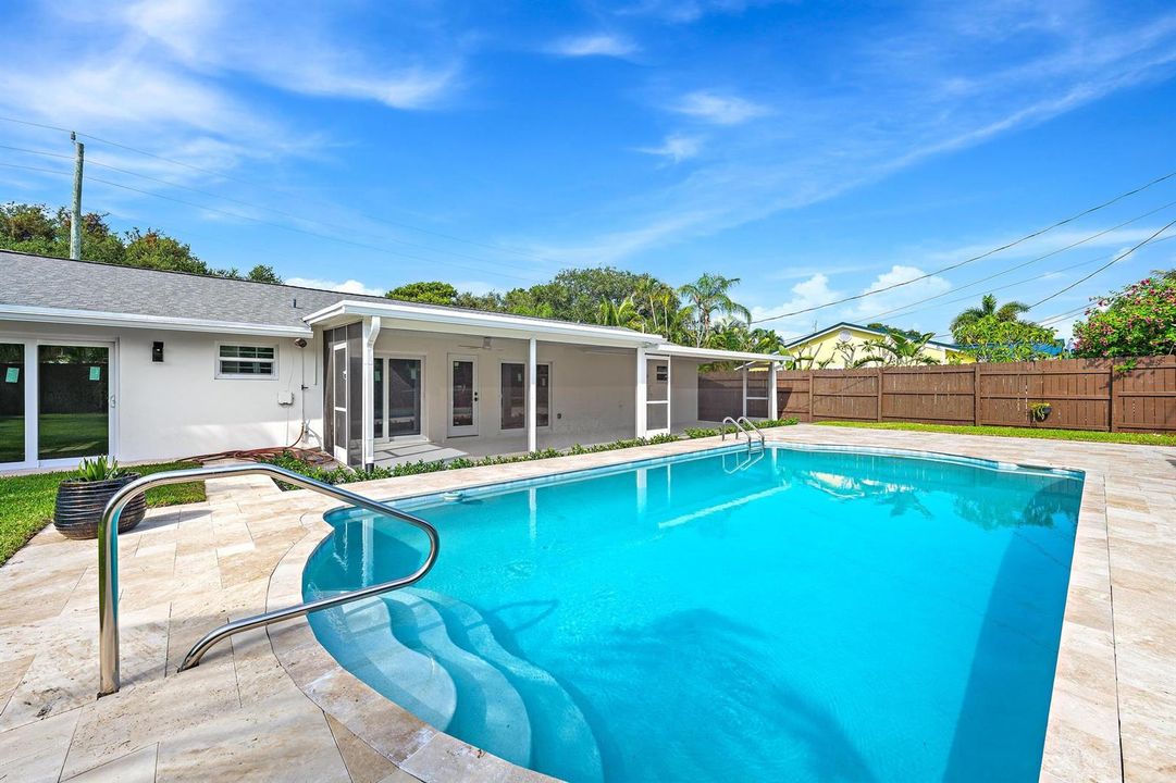 109 E Riverside Dr-20