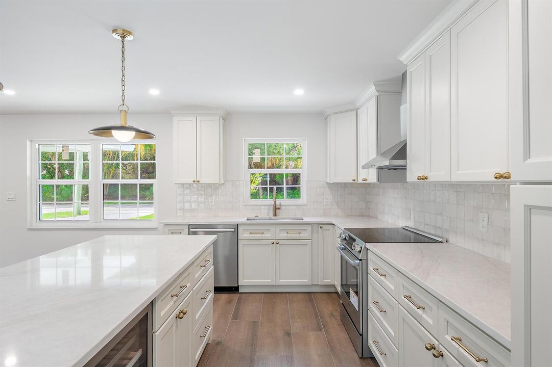 109 E Riverside Dr-3