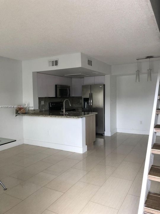 For Rent: $2,600 (2 beds, 2 baths, 859 Square Feet)