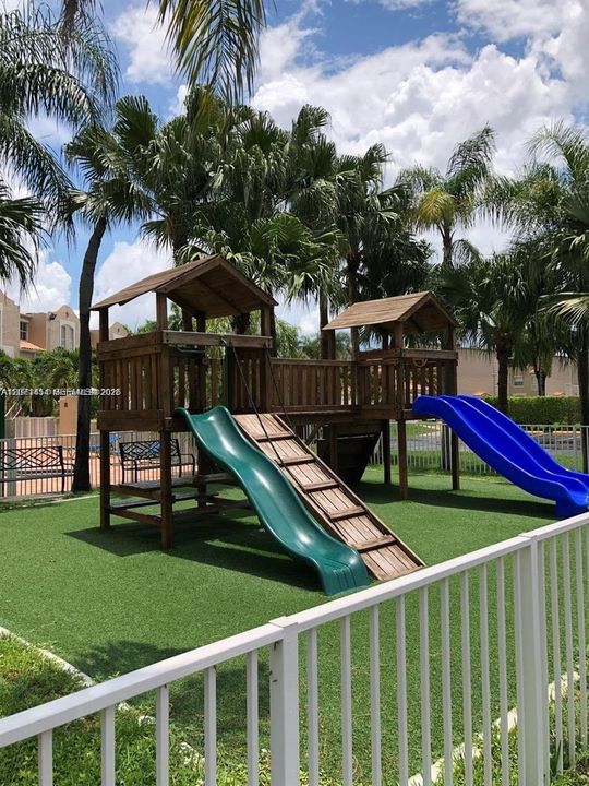 For Rent: $2,600 (2 beds, 2 baths, 859 Square Feet)