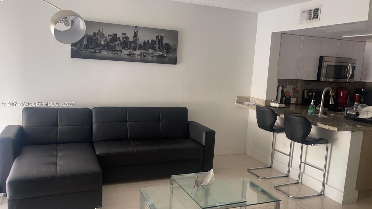 For Rent: $2,600 (2 beds, 2 baths, 859 Square Feet)