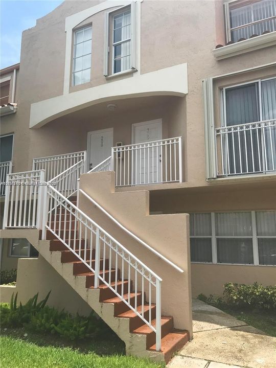 For Rent: $2,600 (2 beds, 2 baths, 859 Square Feet)