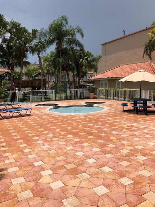 For Rent: $2,600 (2 beds, 2 baths, 859 Square Feet)