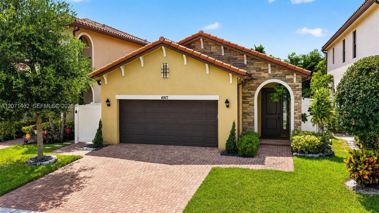 Active With Contract: $3,500 (3 beds, 2 baths, 1627 Square Feet)