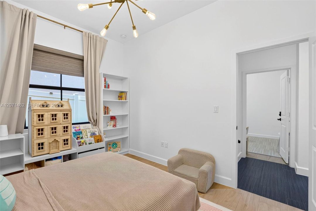 Active With Contract: $3,500 (3 beds, 2 baths, 1627 Square Feet)