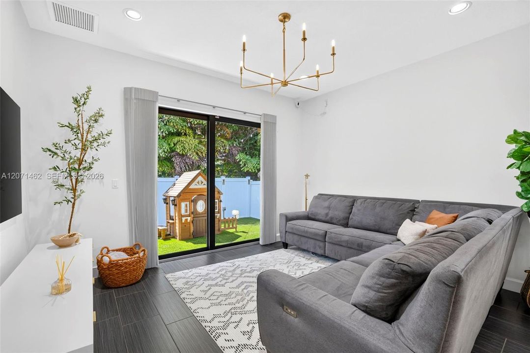Active With Contract: $3,500 (3 beds, 2 baths, 1627 Square Feet)