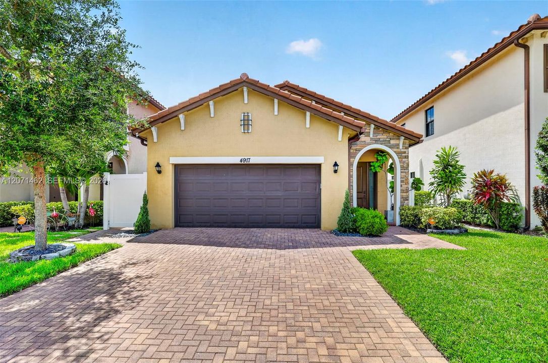 Active With Contract: $3,500 (3 beds, 2 baths, 1627 Square Feet)