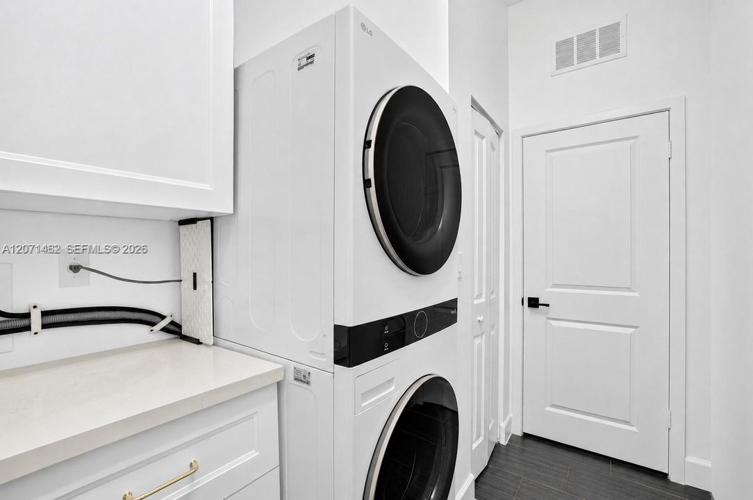Active With Contract: $3,500 (3 beds, 2 baths, 1627 Square Feet)