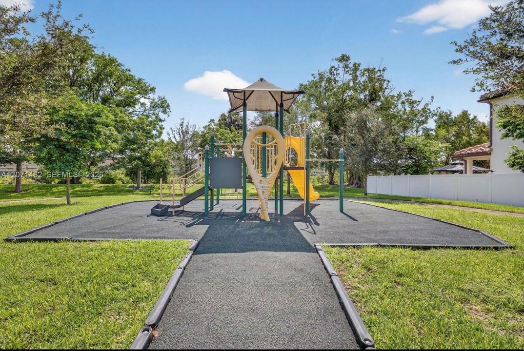 Active With Contract: $3,500 (3 beds, 2 baths, 1627 Square Feet)