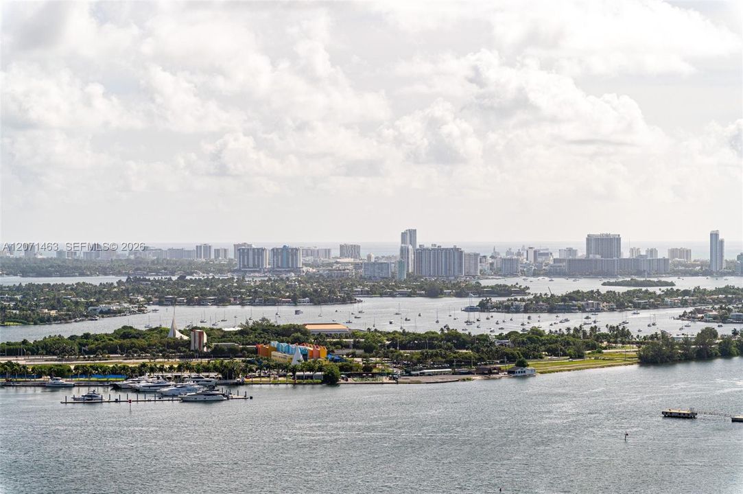 For Sale: $449,990 (1 beds, 1 baths, 679 Square Feet)