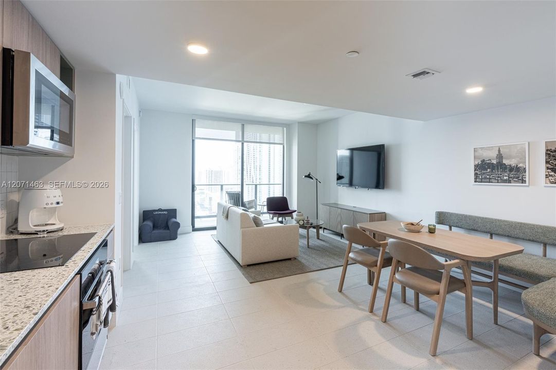 For Sale: $449,990 (1 beds, 1 baths, 679 Square Feet)