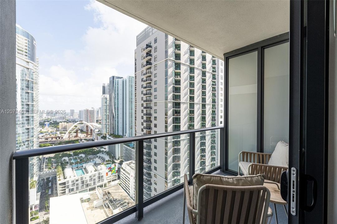For Sale: $449,990 (1 beds, 1 baths, 679 Square Feet)