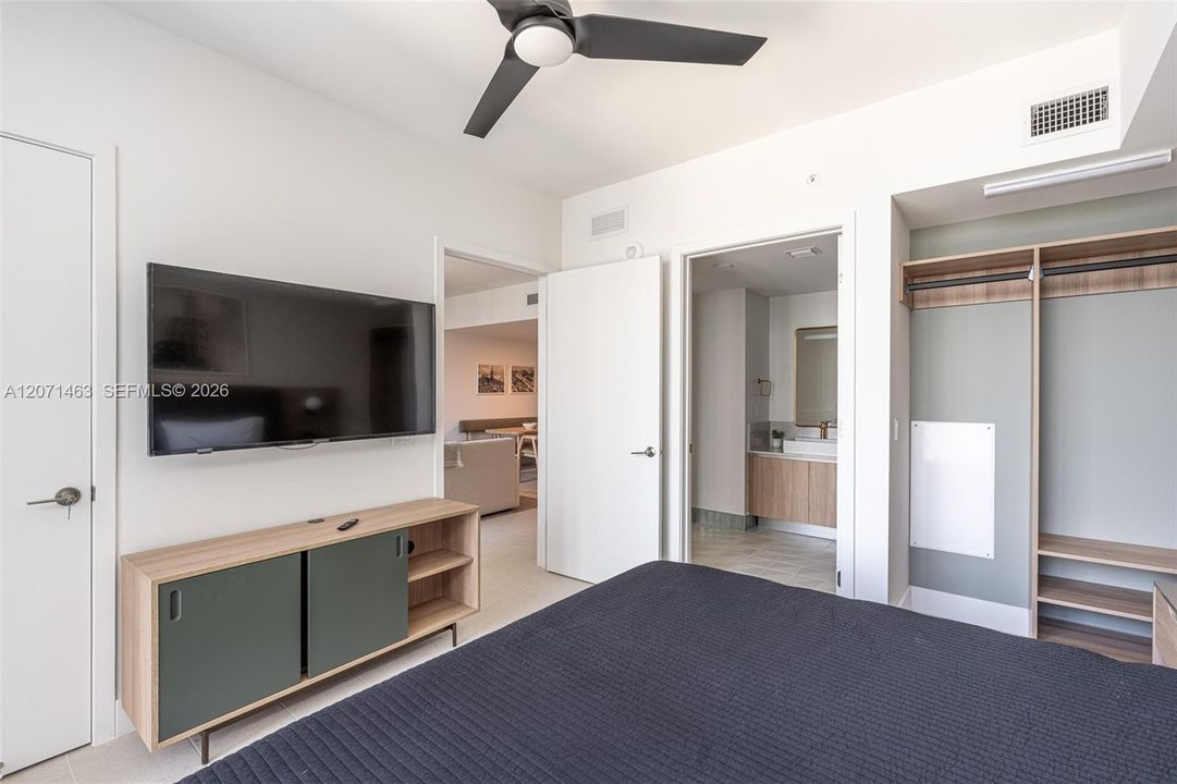 For Sale: $449,990 (1 beds, 1 baths, 679 Square Feet)