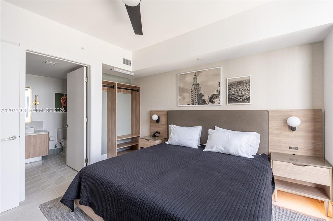 For Sale: $449,990 (1 beds, 1 baths, 679 Square Feet)