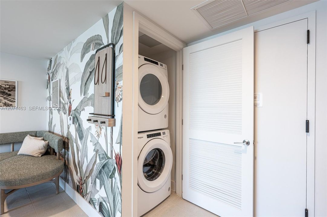For Sale: $449,990 (1 beds, 1 baths, 679 Square Feet)