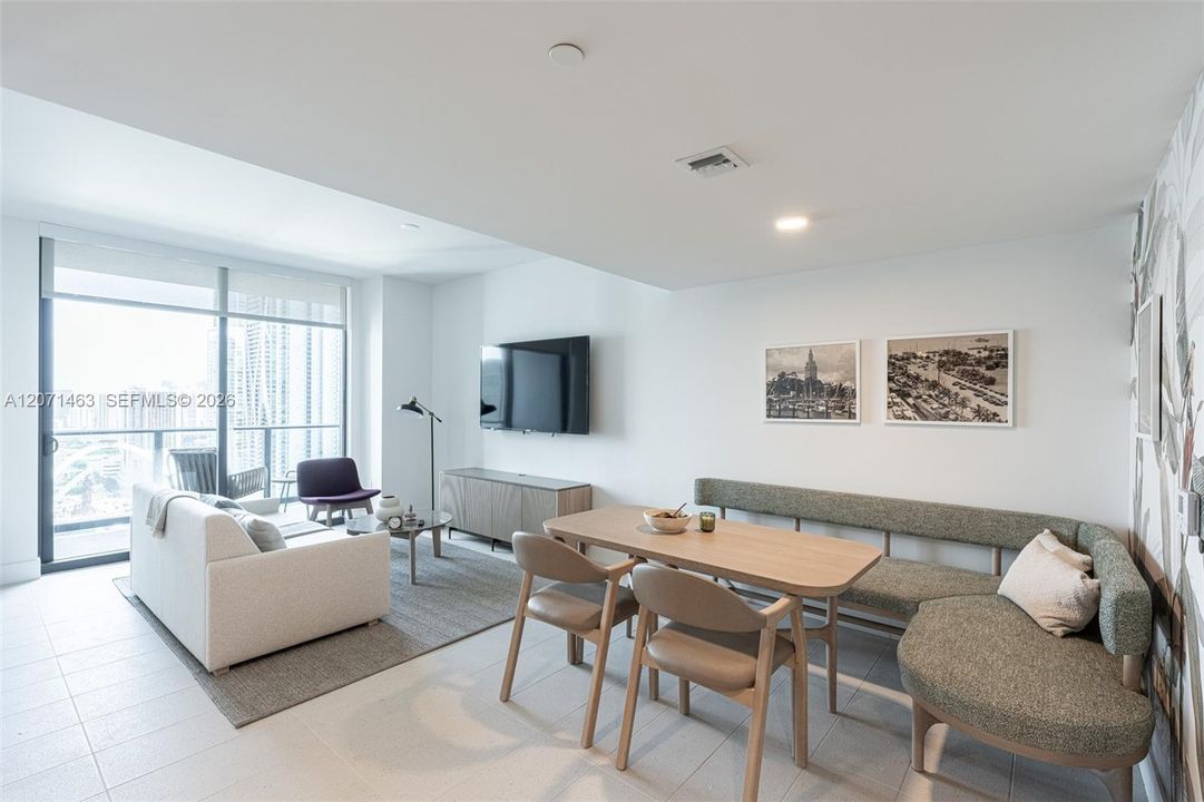 For Sale: $449,990 (1 beds, 1 baths, 679 Square Feet)