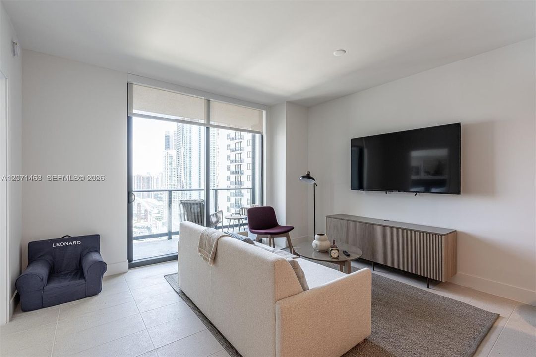 For Sale: $449,990 (1 beds, 1 baths, 679 Square Feet)