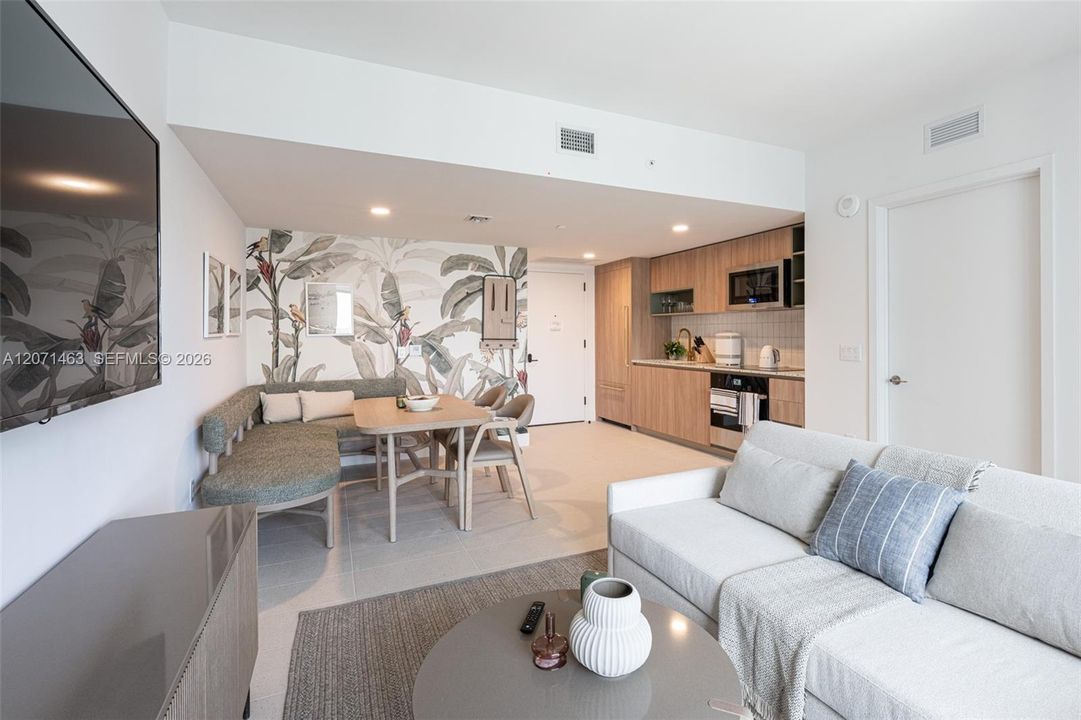 For Sale: $449,990 (1 beds, 1 baths, 679 Square Feet)