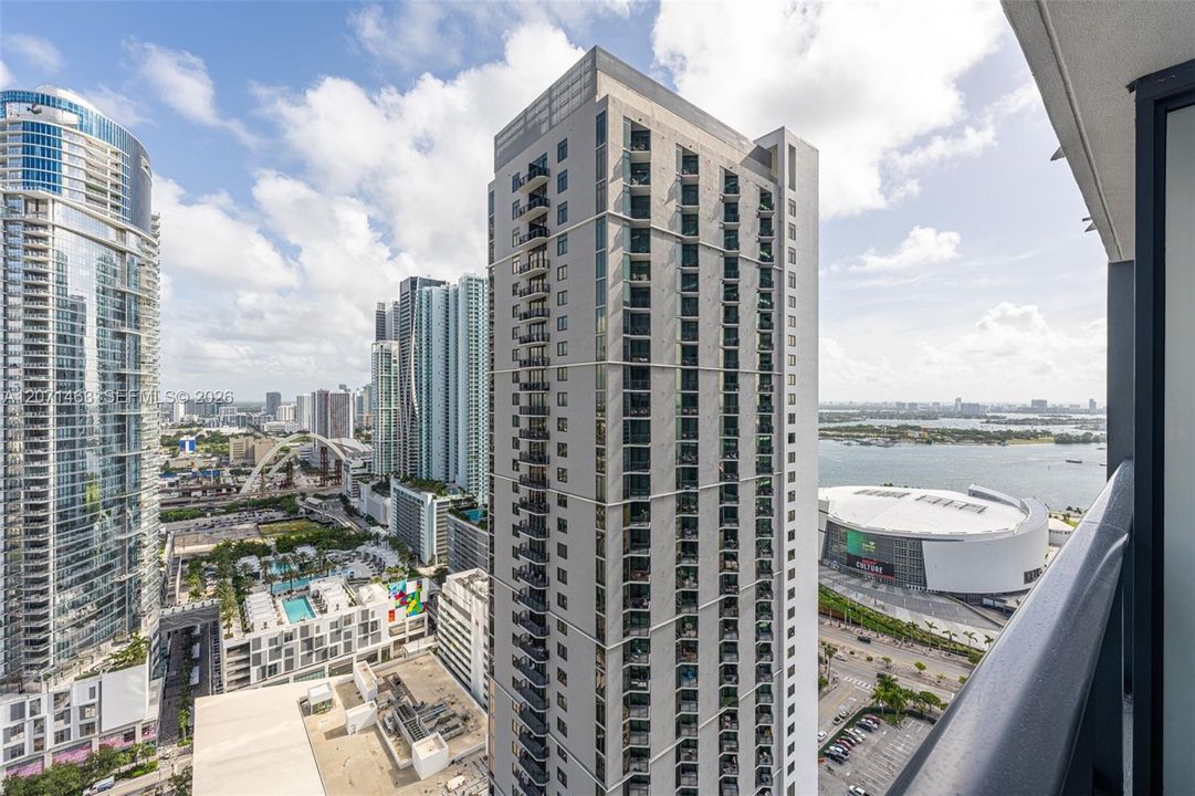 For Sale: $449,990 (1 beds, 1 baths, 679 Square Feet)