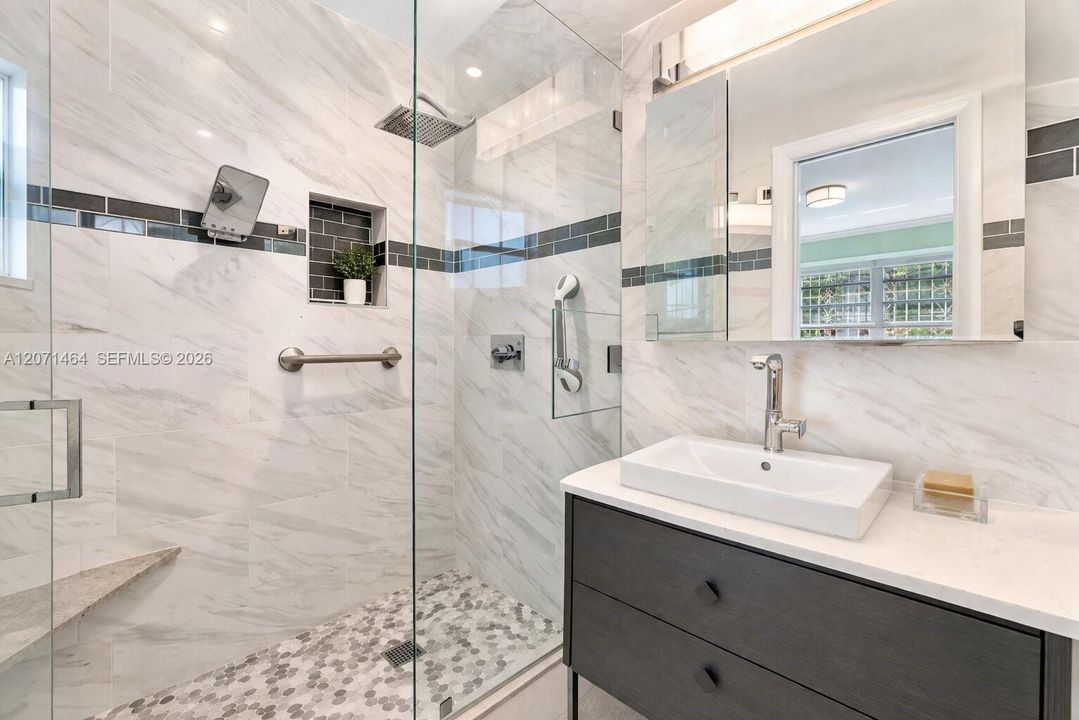 For Sale: $1,350,000 (3 beds, 2 baths, 1841 Square Feet)