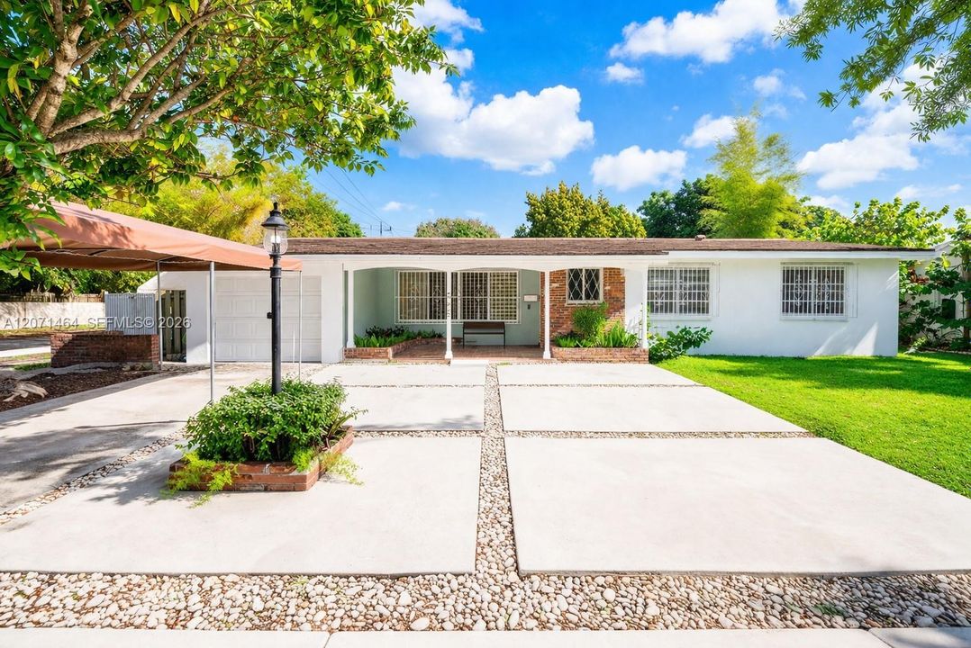 For Sale: $1,350,000 (3 beds, 2 baths, 1841 Square Feet)