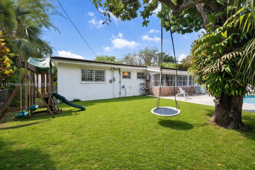 For Sale: $1,350,000 (3 beds, 2 baths, 1841 Square Feet)