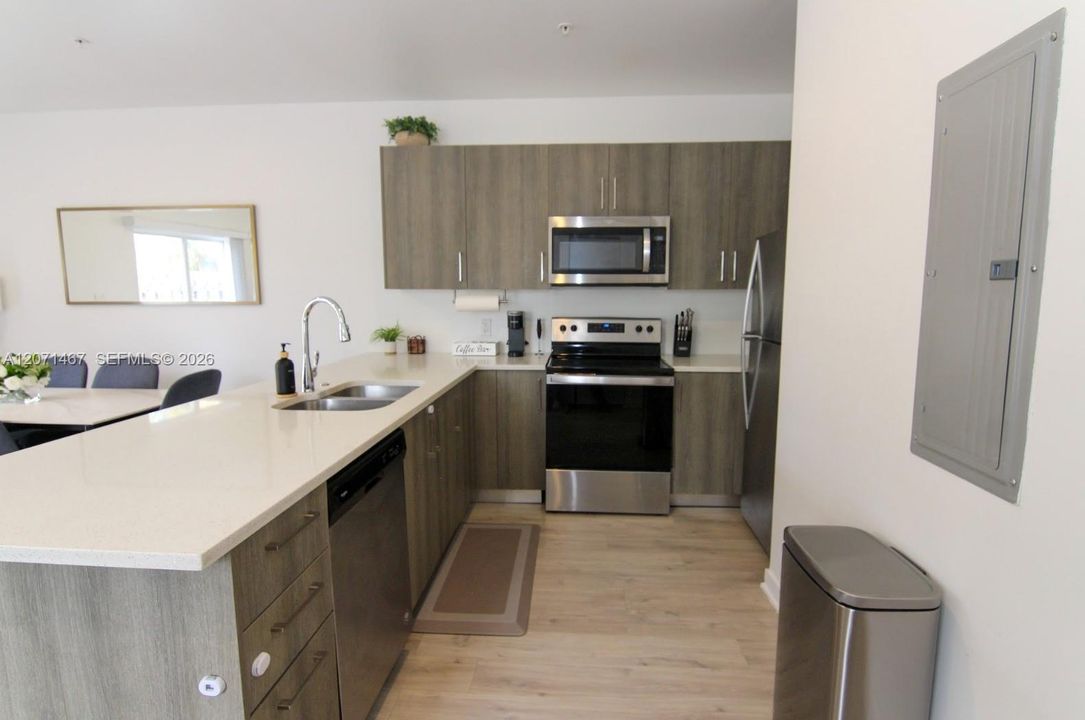 For Rent: $3,400 (3 beds, 2 baths, 30272 Square Feet)