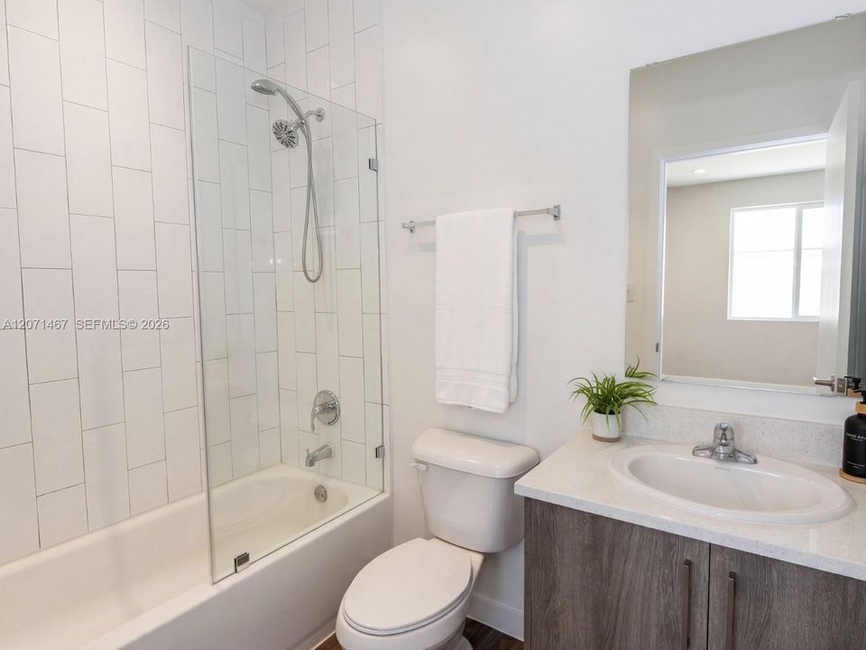 For Rent: $3,400 (3 beds, 2 baths, 30272 Square Feet)