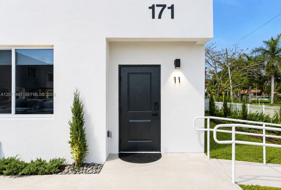 For Rent: $3,400 (3 beds, 2 baths, 30272 Square Feet)