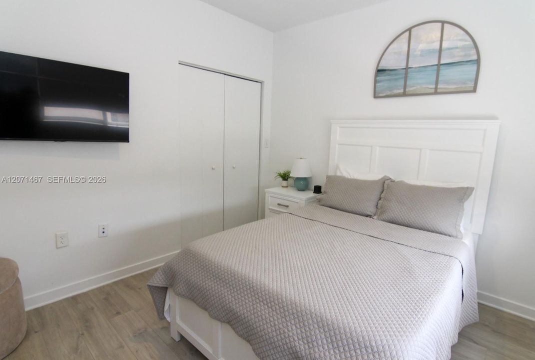 For Rent: $3,400 (3 beds, 2 baths, 30272 Square Feet)