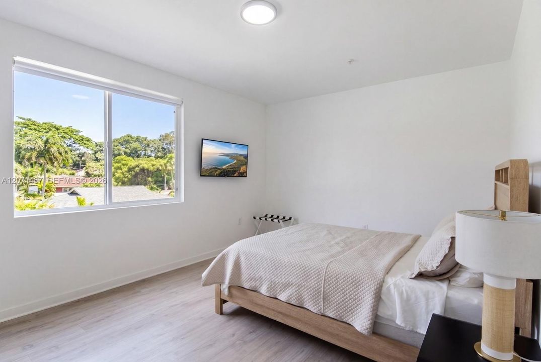 For Rent: $3,400 (3 beds, 2 baths, 30272 Square Feet)