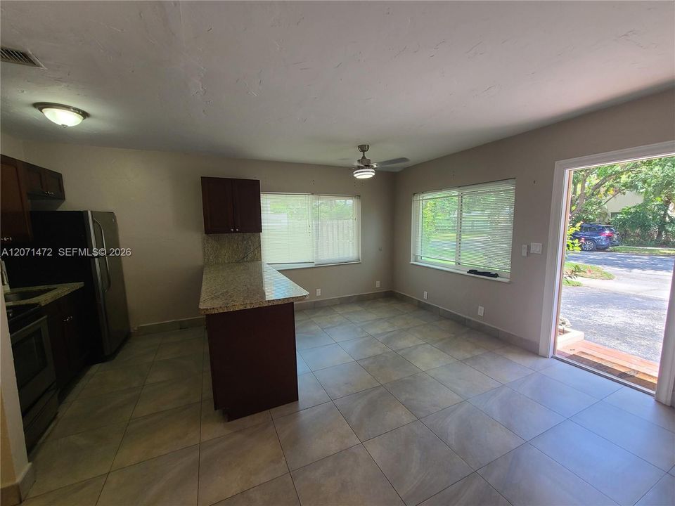For Rent: $2,200 (2 beds, 2 baths, 1200 Square Feet)