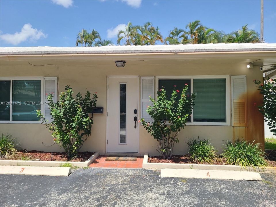 For Rent: $2,200 (2 beds, 2 baths, 1200 Square Feet)