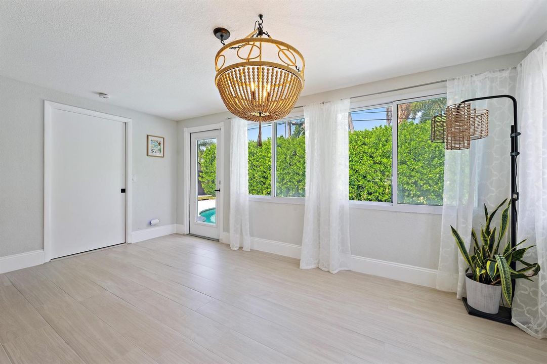 511 Ivy Ave-13