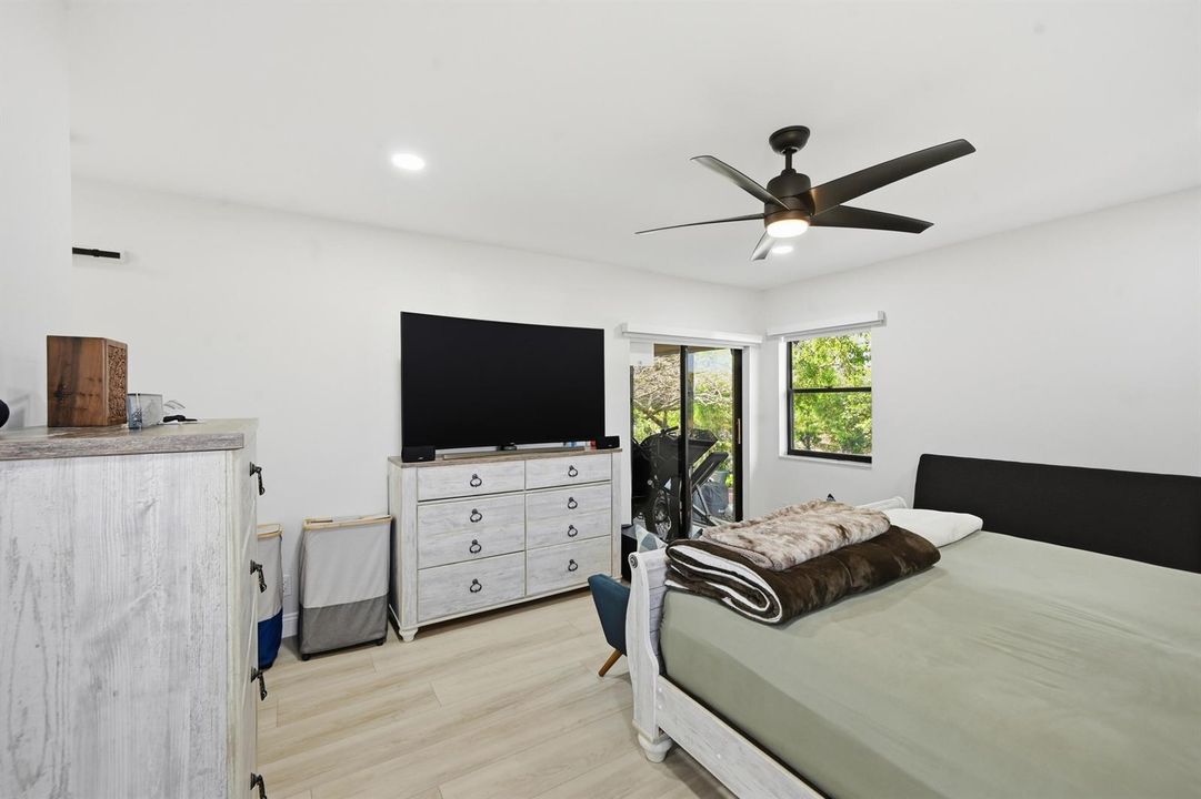 Master Bedroom ra