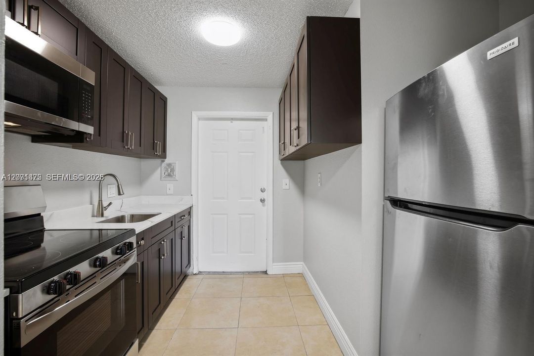 For Sale: $219,900 (3 beds, 2 baths, 1120 Square Feet)
